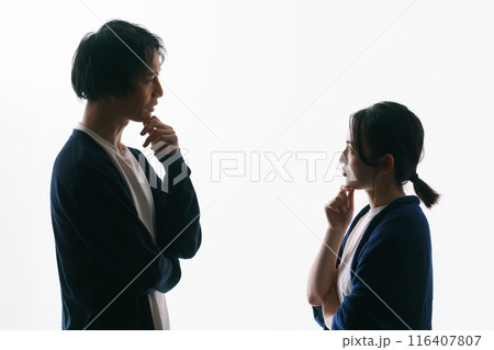 考える男女のシルエット 考える男女のシルエット 116407807