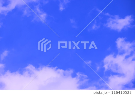 雲のある青空 (背景素材) 雲のある青空 (背景素材) 116410525