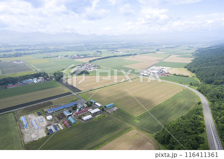 北海道 十勝平野 美蔓パノラマパークからの眺め(空撮) 北海道 十勝平野 美蔓パノラマパークからの眺め(空撮) 116411361
