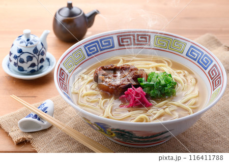 沖縄のソウルフード ソーキそば （　炙り軟骨ソーキそば ） 116411788