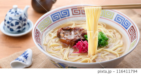 沖縄のソウルフード ソーキそば （　炙り軟骨ソーキそば ） 116411794