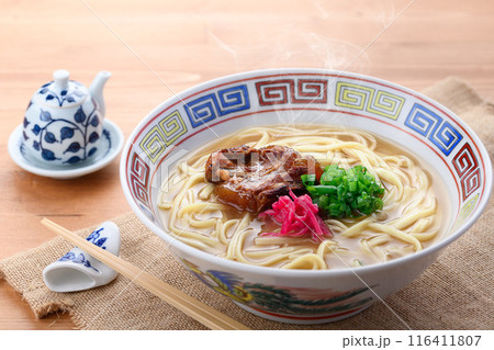 沖縄のソウルフード ソーキそば （　炙り軟骨ソーキそば ） 116411807