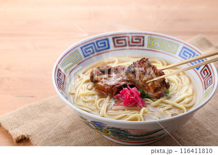 沖縄のソウルフード ソーキそば （　炙り軟骨ソーキそば ） 116411810