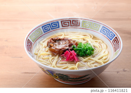 沖縄のソウルフード ソーキそば （　炙り軟骨ソーキそば ） 116411821