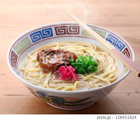 沖縄のソウルフード ソーキそば （　炙り軟骨ソーキそば ） 116411824