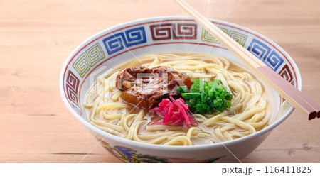 沖縄のソウルフード ソーキそば （　炙り軟骨ソーキそば ） 116411825