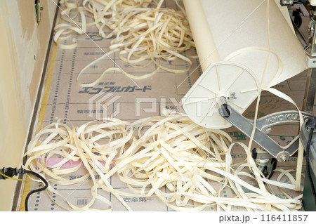 住宅用の壁紙クロスの端材ゴミ 116411857