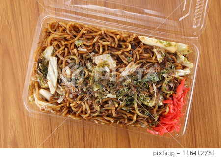 パックに入った焼きそば パックに入った焼きそば 116412781