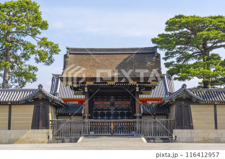 京都御所 新緑に包まれた建礼門 京都御所 新緑に包まれた建礼門 116412957