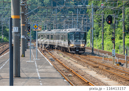 JR西日本北陸線近江塩津駅に進入する新快速電車 JR西日本北陸線近江塩津駅に進入する新快速電車 116413157