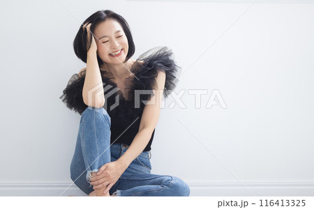 笑顔のミドル女性　 116413325