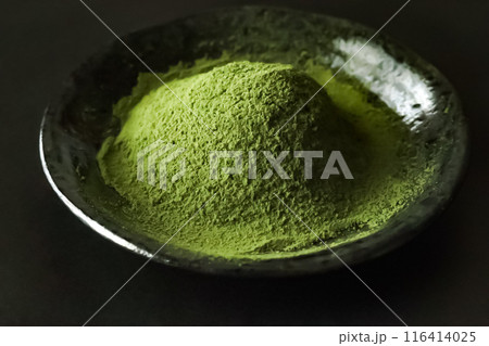 小皿に盛った抹茶 小皿に盛った抹茶 116414025