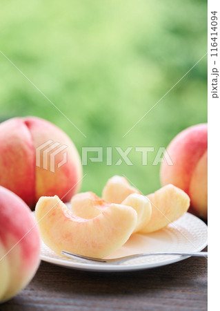 切り分けた桃 山梨県産白鵬 切り分けた桃 山梨県産白鵬 116414094