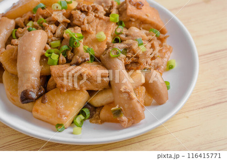 厚揚げと大根と豚肉の炒め物 116415771