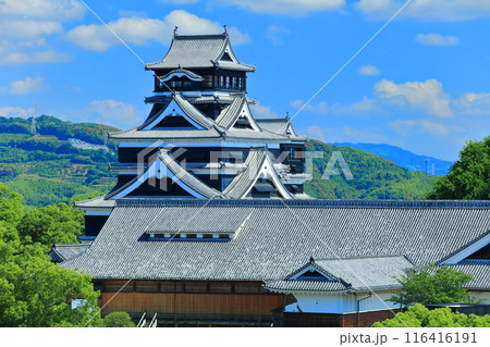 【熊本県】晴天の熊本城(天守閣と本丸御殿) 【熊本県】晴天の熊本城(天守閣と本丸御殿) 116416191