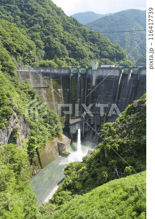 荒川の水源にある重力式アーチダムの二瀬ダム 116417739