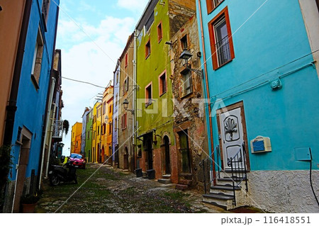 サルディーニャ、ボーザ旧市街 116418551