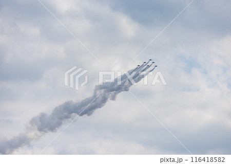 ブルーインパルスの航空ショー ブルーインパルスの航空ショー 116418582