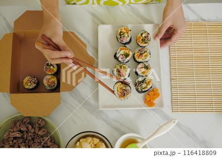 Woman Packing Homemade Kimbap In Lunchbox 116418809