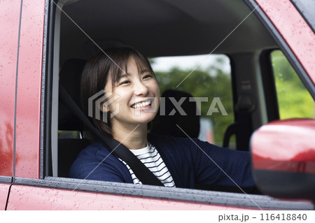 運転するかわいい女性 運転するかわいい女性 116418840