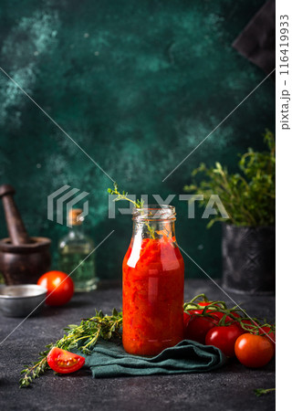 Traditional Italian tomato marinara sauce 116419933