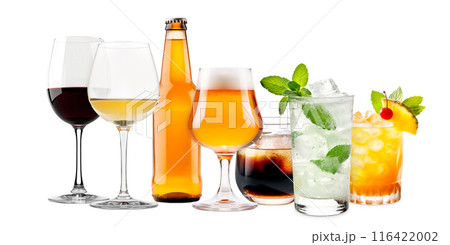 Set and collection of classic alcohol cocktails, beer and mocktail isolated on white background with fresh summer fruits Set and collection of classic alcohol cocktails, beer and mocktail isolated on white background with fresh summer fruits 116422002