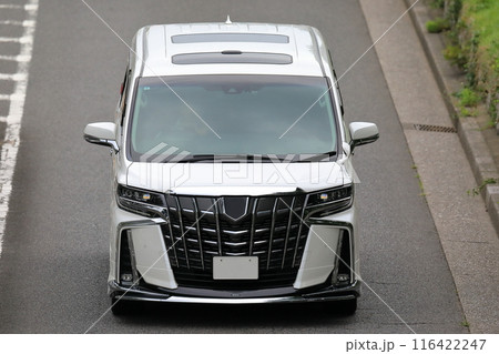 白いミニバン イメージ 白いミニバン イメージ 116422247