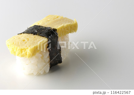 玉子の握り寿司を白背景で撮影 玉子の握り寿司を白背景で撮影 116422567