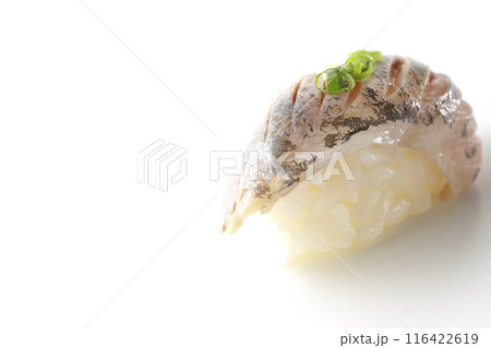 鯵の握り寿司を白背景で撮影 鯵の握り寿司を白背景で撮影 116422619