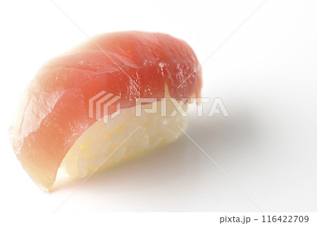 鮪の握りを白背景で撮影 鮪の握りを白背景で撮影 116422709