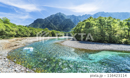 夏の上高地　梓川と六百山【長野県・松本市】 116423114
