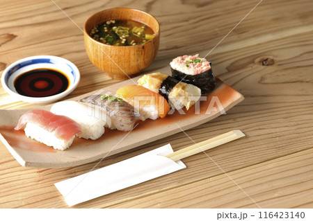 握り寿司とお味噌汁 握り寿司とお味噌汁 116423140