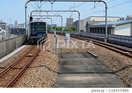 名古屋方面へ移動するあおなみ線の電車 名古屋方面へ移動するあおなみ線の電車 116423460