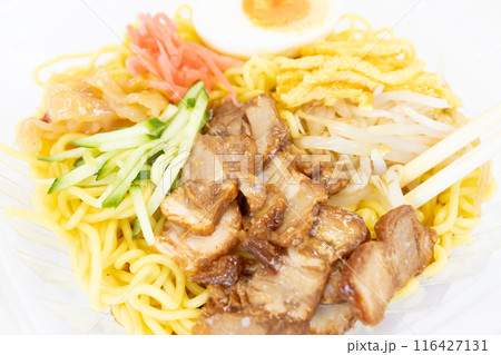 コンビニの夏の美味しい冷やし中華 116427131