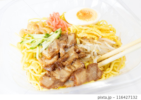 コンビニの夏の美味しい冷やし中華 116427132