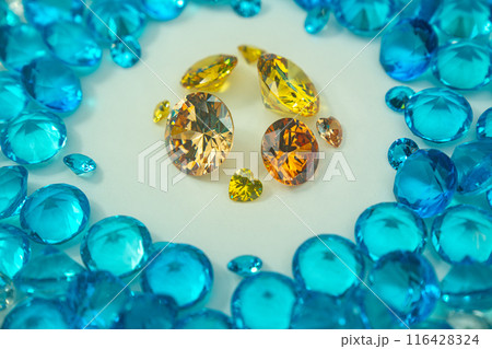 Yellow diamonds placed on a pile of blue diamonds 116428324
