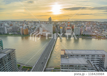 新潟日報 メディアシップ そらの広場 展望フロア(日本夜景遺産) 116428984