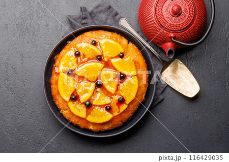 Sweet cake with orange slices and berries 116429035
