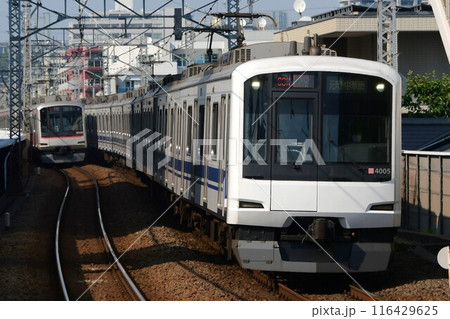 離合する東急5050系 4105F enjoy! WEST 東海道・山陽新幹線
