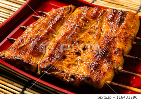 うなぎ Eel and rice in a lacquered box うなぎ Eel and rice in a lacquered box 116431290