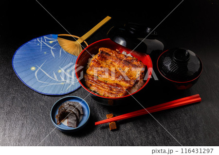 うなぎ　Eel and rice in a lacquered box 116431297