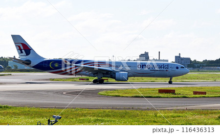 マレーシア航空A330ワンワールド十余三タキシング マレーシア航空A330ワンワールド十余三タキシング 116436313