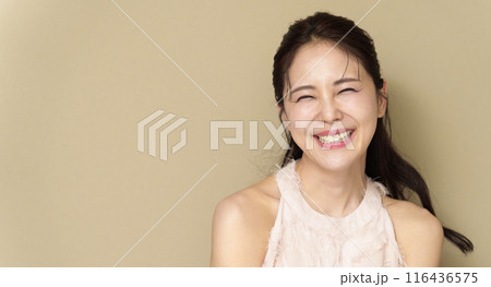 ワンホンメイク　ビューティー　女性 116436575