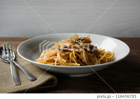 玉ねぎと塩昆布の和風パスタ 玉ねぎと塩昆布の和風パスタ 116436785