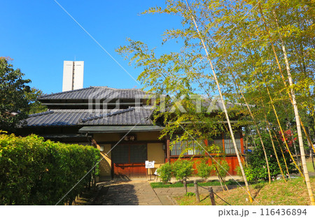 大阪府堺市の大仙公園：東京の芝公園から移築された茶室「伸庵」 116436894