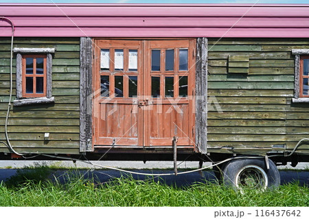 レトロなトレーラーハウス 116437642