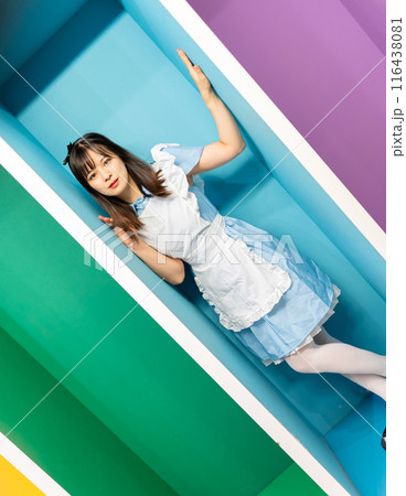 メイド服の女性 メイド服の女性 116438081