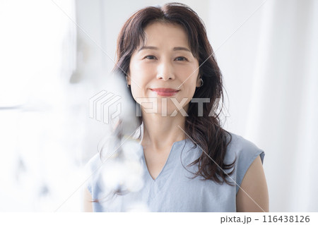 美しい笑顔の女性　美容やビューティーなどのイメージ 116438126