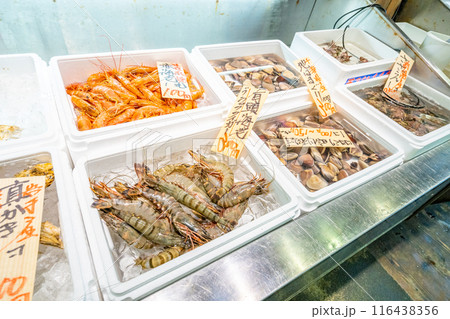 海鮮市場　有頭海老　ブラックタイガー　赤海老　はまぐり　さざえ 116438356