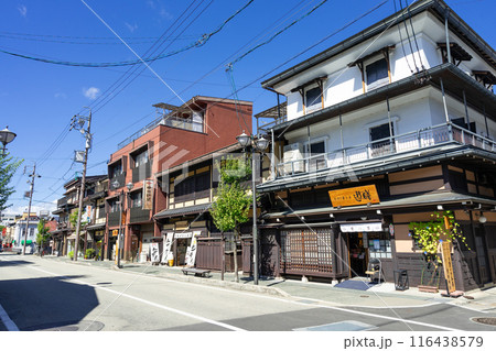 岐阜県高山　古い町並み　さんまち通り　飛騨牛まん本舗 手作り箸工房  県道462号線 116438579